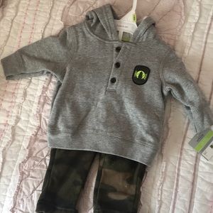 NWT boys 3m Carter’s outfit